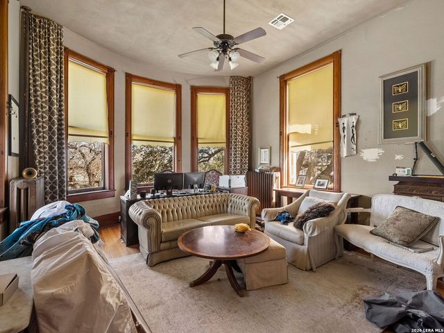 372 Magazine Ave, New Braunfels, TX 78130