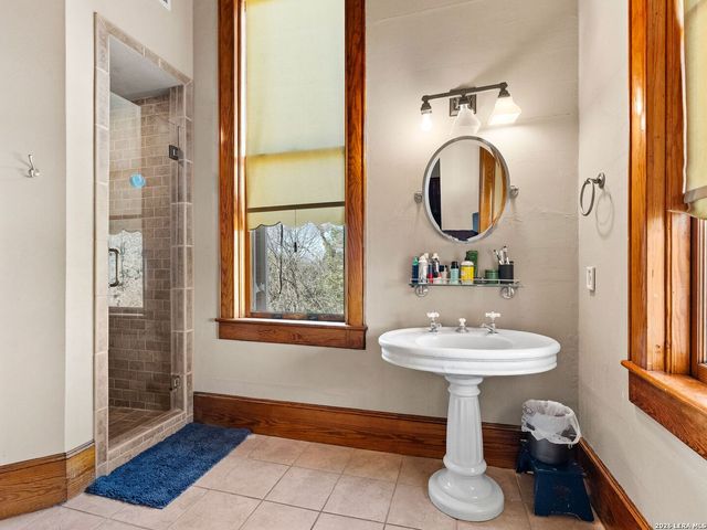 372 Magazine Ave, New Braunfels, TX 78130