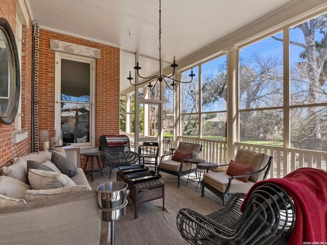 372 Magazine Ave, New Braunfels, TX 78130