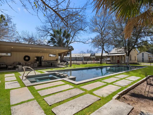 372 Magazine Ave, New Braunfels, TX 78130