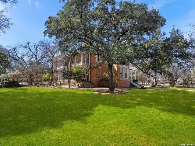 372 Magazine Ave, New Braunfels, TX 78130