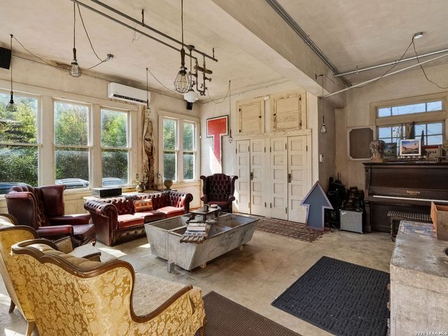 372 Magazine Ave, New Braunfels, TX 78130