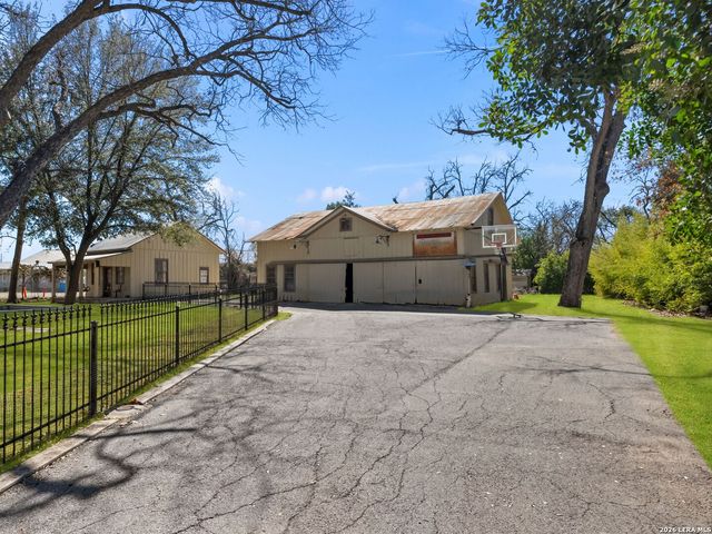 372 Magazine Ave, New Braunfels, TX 78130