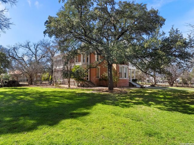 372 Magazine Ave, New Braunfels, TX 78130