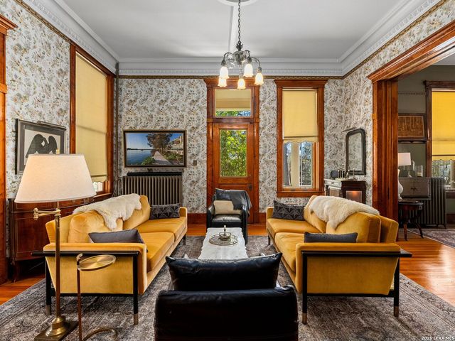 372 Magazine Ave, New Braunfels, TX 78130