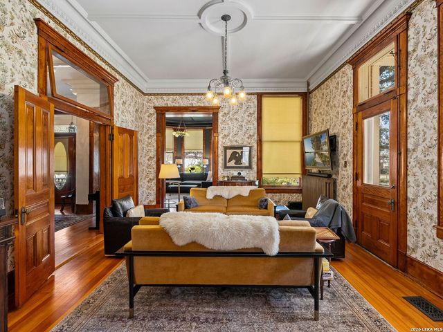 372 Magazine Ave, New Braunfels, TX 78130