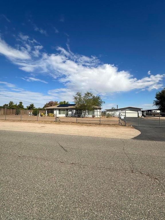 15786 El Centro Street, Hesperia, CA 92345