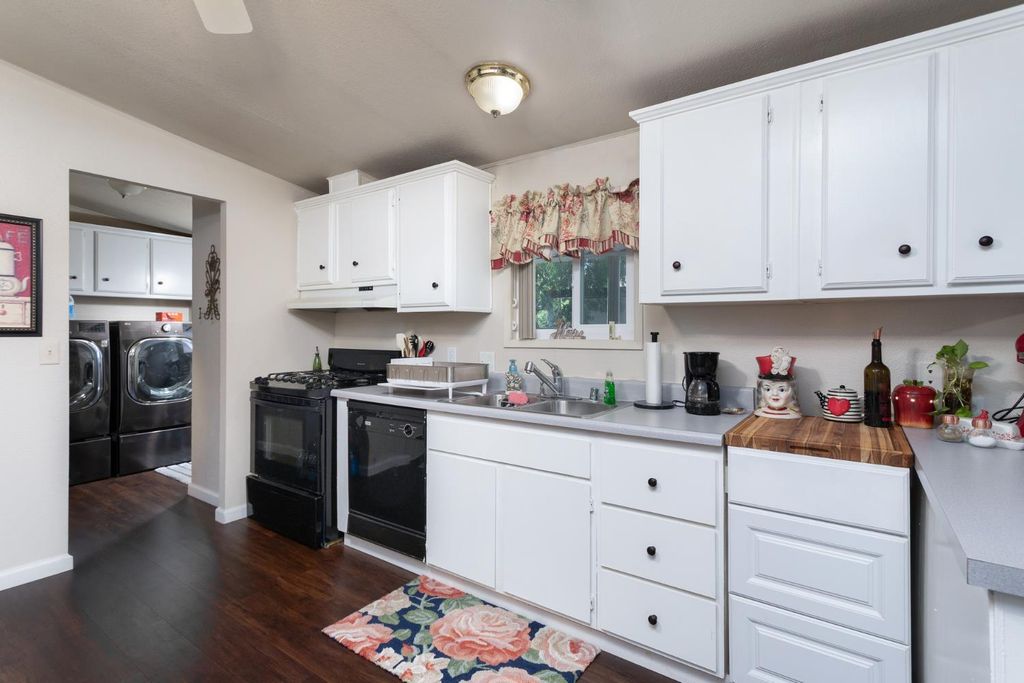 Image 14 of property listing at 8701 Highway 41 # 37, Fresno, CA 93720