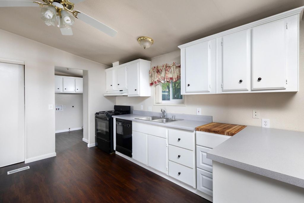 Image 15 of property listing at 8701 Highway 41 # 37, Fresno, CA 93720