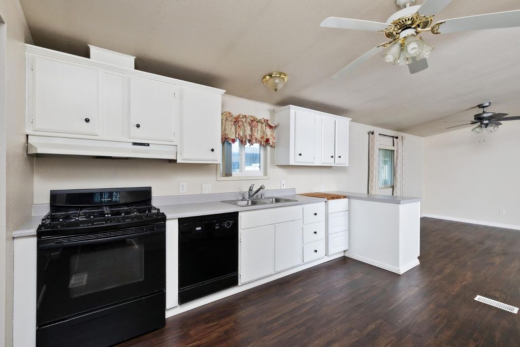 Image 16 of property listing at 8701 Highway 41 # 37, Fresno, CA 93720