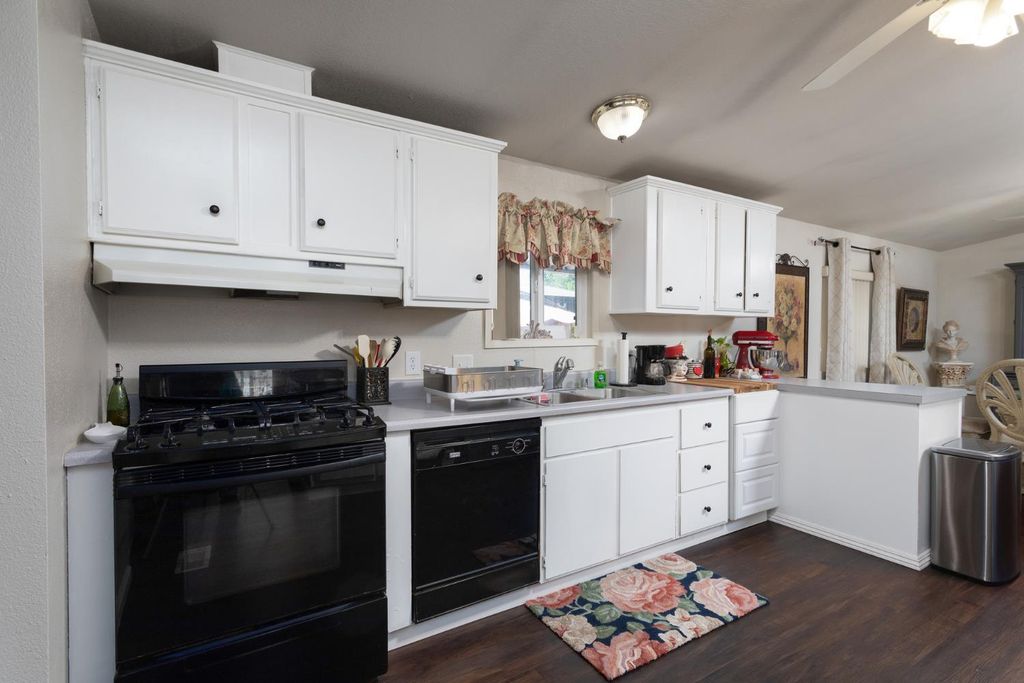 Image 17 of property listing at 8701 Highway 41 # 37, Fresno, CA 93720