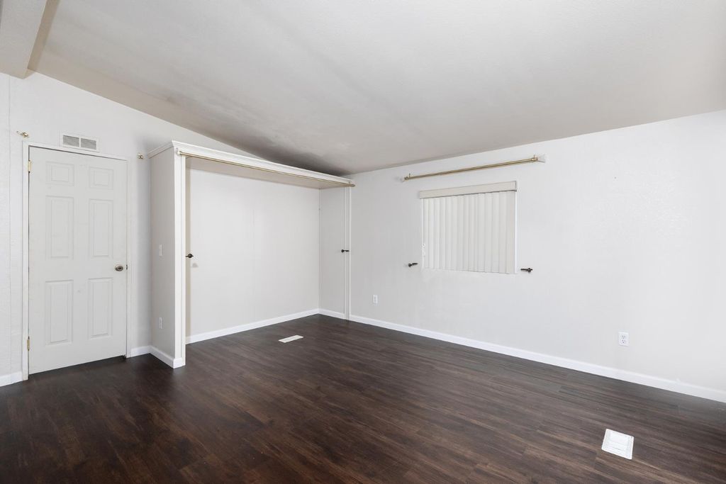 Image 23 of property listing at 8701 Highway 41 # 37, Fresno, CA 93720