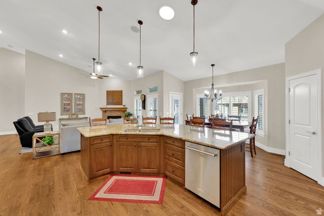 96 VILLAGE SQUARE RD, Centerville, UT 84014