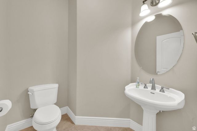 96 VILLAGE SQUARE RD, Centerville, UT 84014