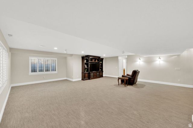 96 VILLAGE SQUARE RD, Centerville, UT 84014