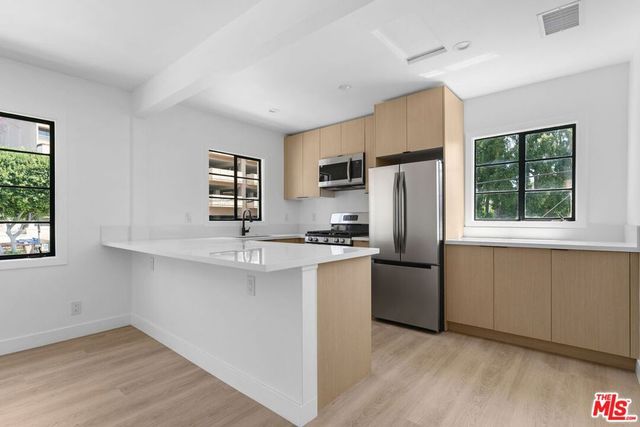 8730 Holloway Drive, West Hollywood, CA 90069