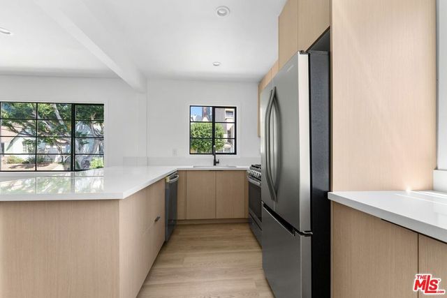 8730 Holloway Drive, West Hollywood, CA 90069