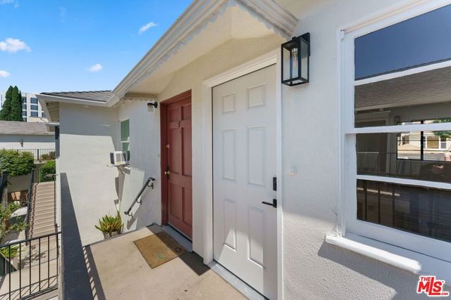 8730 Holloway Drive, West Hollywood, CA 90069