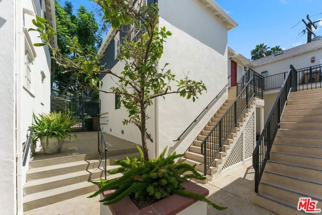 8730 Holloway Drive, West Hollywood, CA 90069