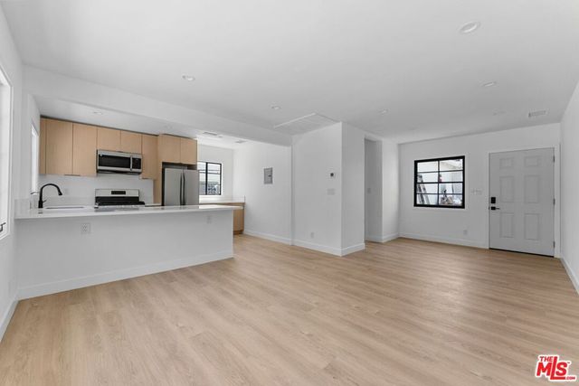 8730 Holloway Drive, West Hollywood, CA 90069