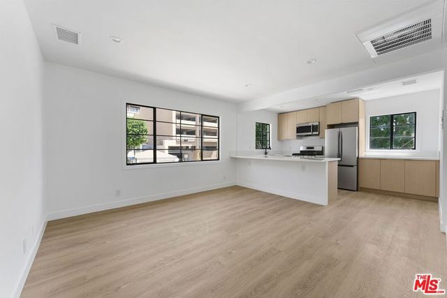 8730 Holloway Drive, West Hollywood, CA 90069