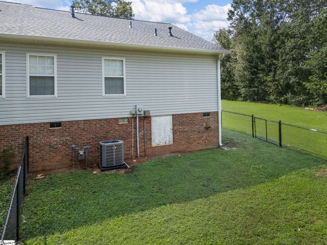 318 Sunridge Drive, Spartanburg, SC 29302