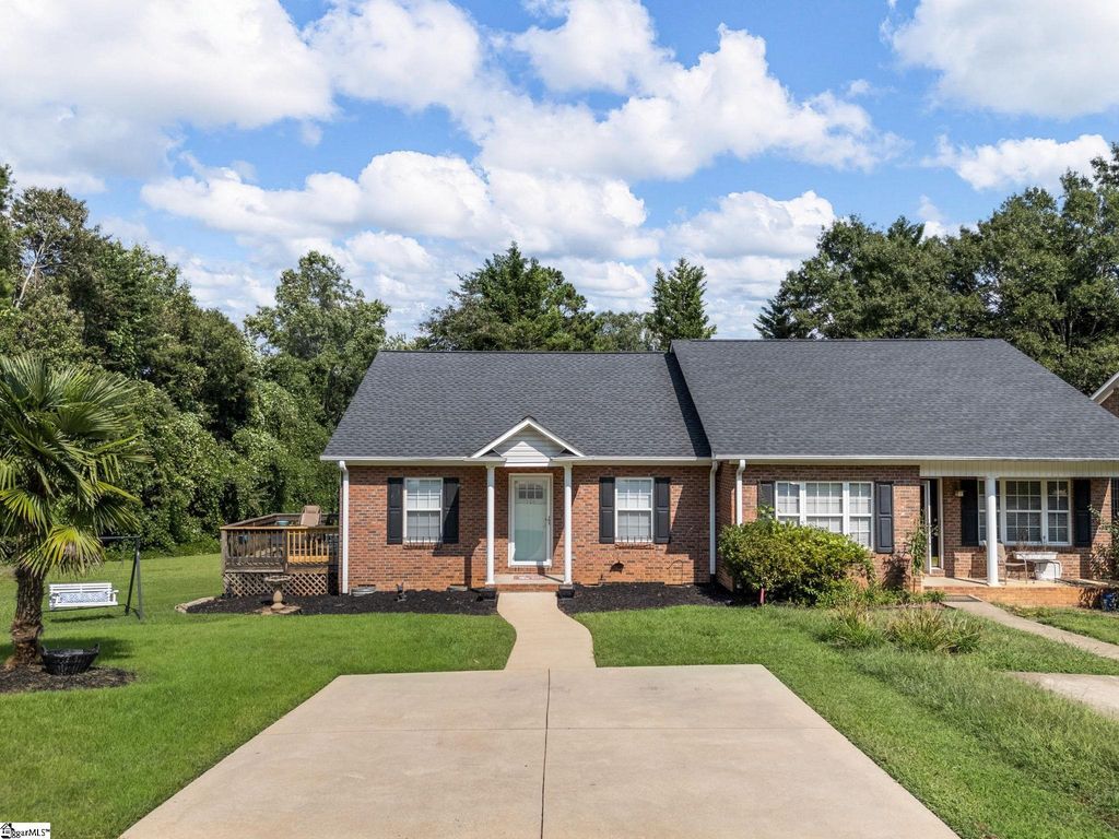 318 Sunridge Drive, Spartanburg, SC 29302