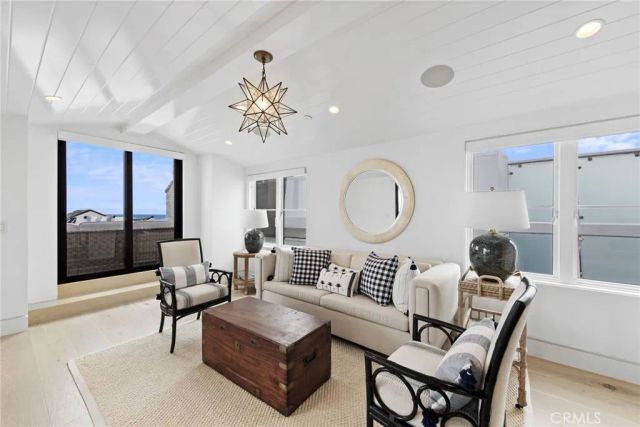 2148 E Oceanfront, Newport Beach, CA 92661