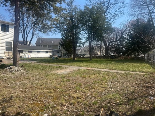 85 Seneca Street, Lowell, MA 01852