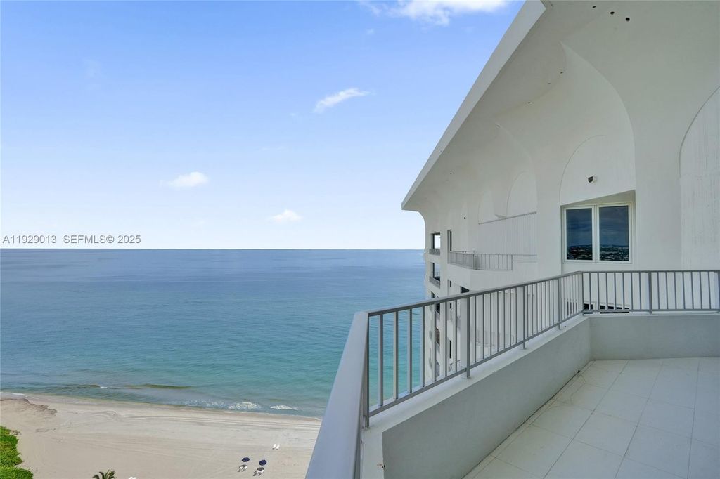 Image 10 of property listing at 550 S Ocean Blvd Ph-05, Boca Raton, FL 33432