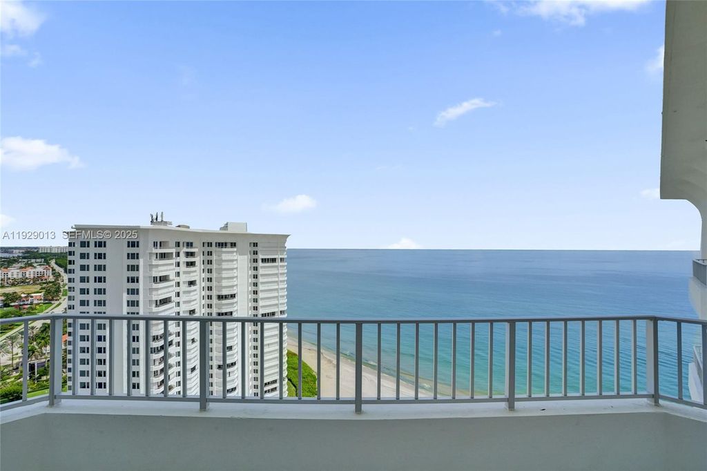 Image 11 of property listing at 550 S Ocean Blvd Ph-05, Boca Raton, FL 33432