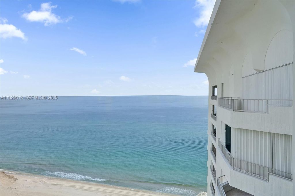 Image 12 of property listing at 550 S Ocean Blvd Ph-05, Boca Raton, FL 33432