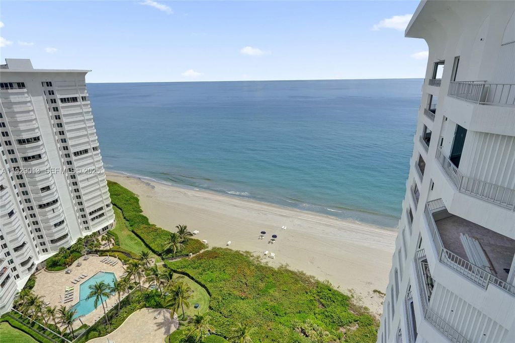 Image 13 of property listing at 550 S Ocean Blvd Ph-05, Boca Raton, FL 33432