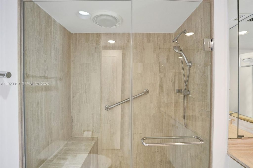 Image 16 of property listing at 550 S Ocean Blvd Ph-05, Boca Raton, FL 33432