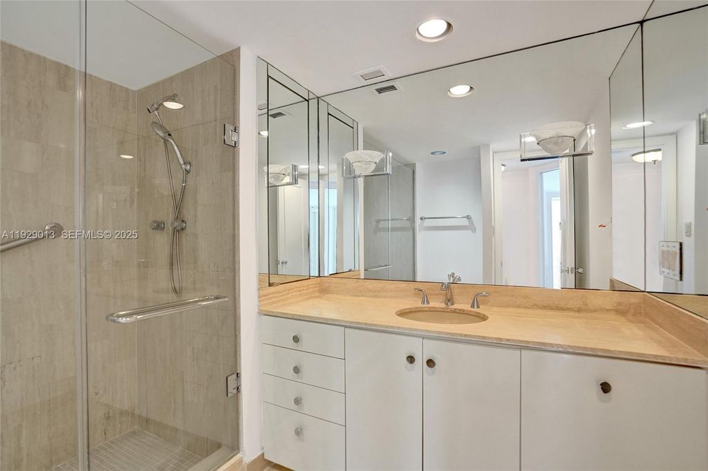 Image 17 of property listing at 550 S Ocean Blvd Ph-05, Boca Raton, FL 33432