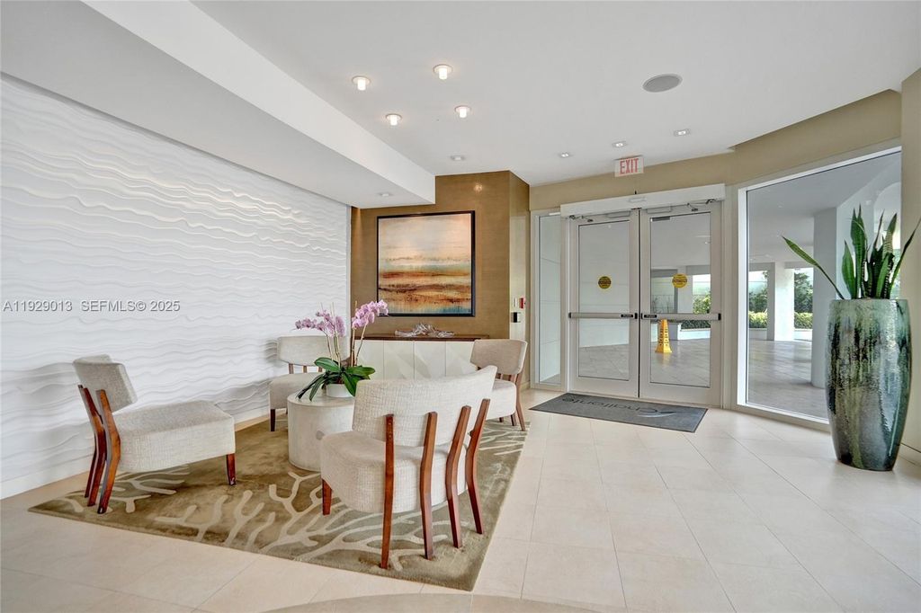 Image 20 of property listing at 550 S Ocean Blvd Ph-05, Boca Raton, FL 33432