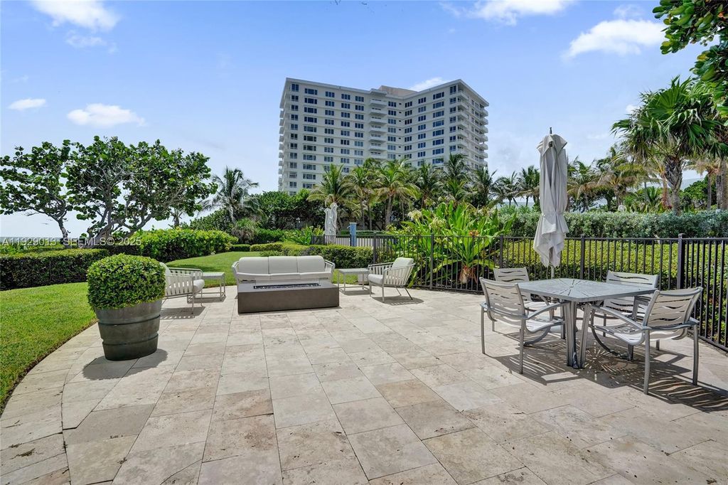 Image 32 of property listing at 550 S Ocean Blvd Ph-05, Boca Raton, FL 33432