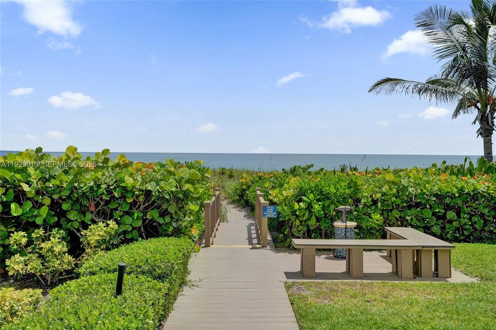 Image 33 of property listing at 550 S Ocean Blvd Ph-05, Boca Raton, FL 33432