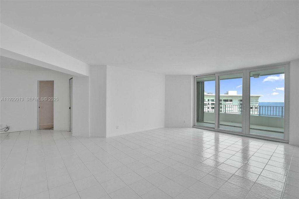 Image 4 of property listing at 550 S Ocean Blvd Ph-05, Boca Raton, FL 33432