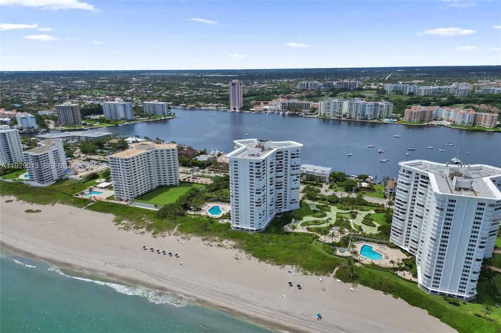 Image 40 of property listing at 550 S Ocean Blvd Ph-05, Boca Raton, FL 33432