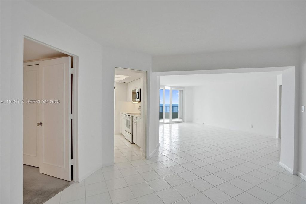 Image 5 of property listing at 550 S Ocean Blvd Ph-05, Boca Raton, FL 33432