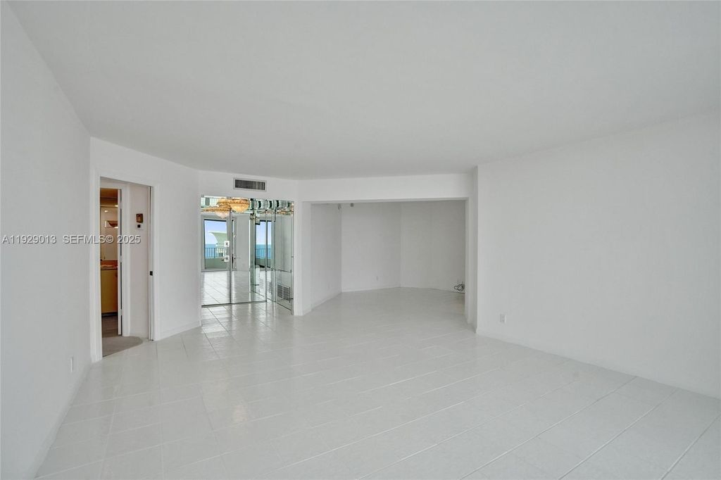 Image 6 of property listing at 550 S Ocean Blvd Ph-05, Boca Raton, FL 33432