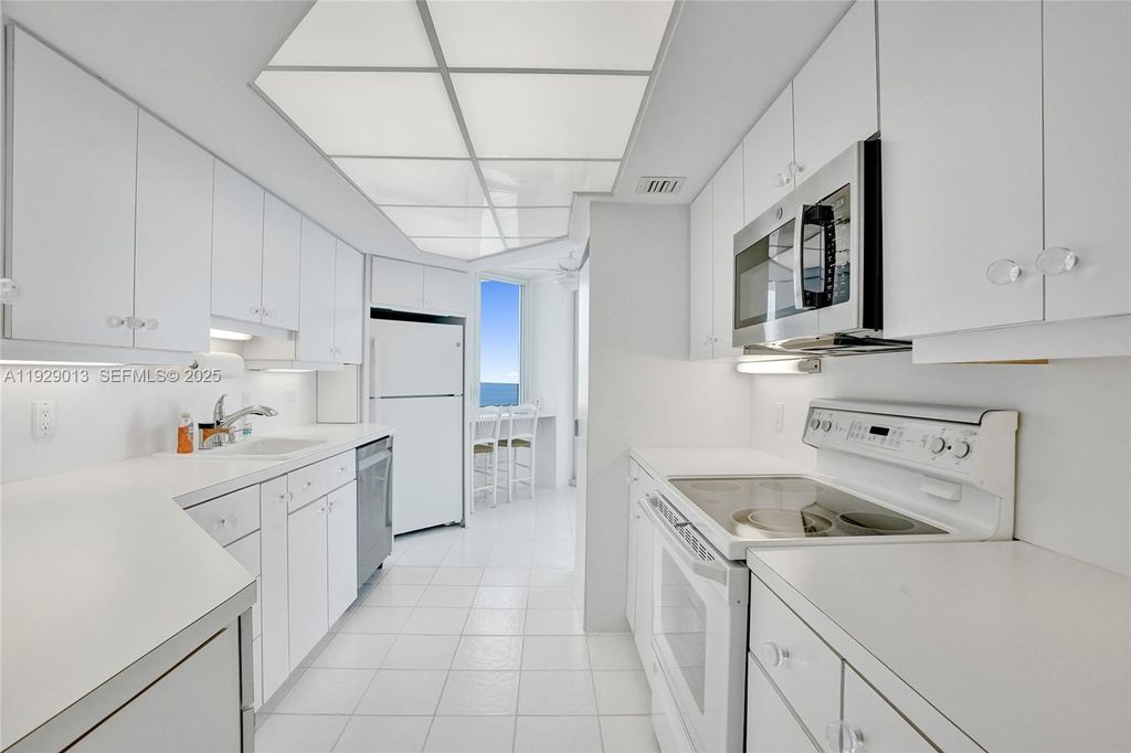 Image 7 of property listing at 550 S Ocean Blvd Ph-05, Boca Raton, FL 33432