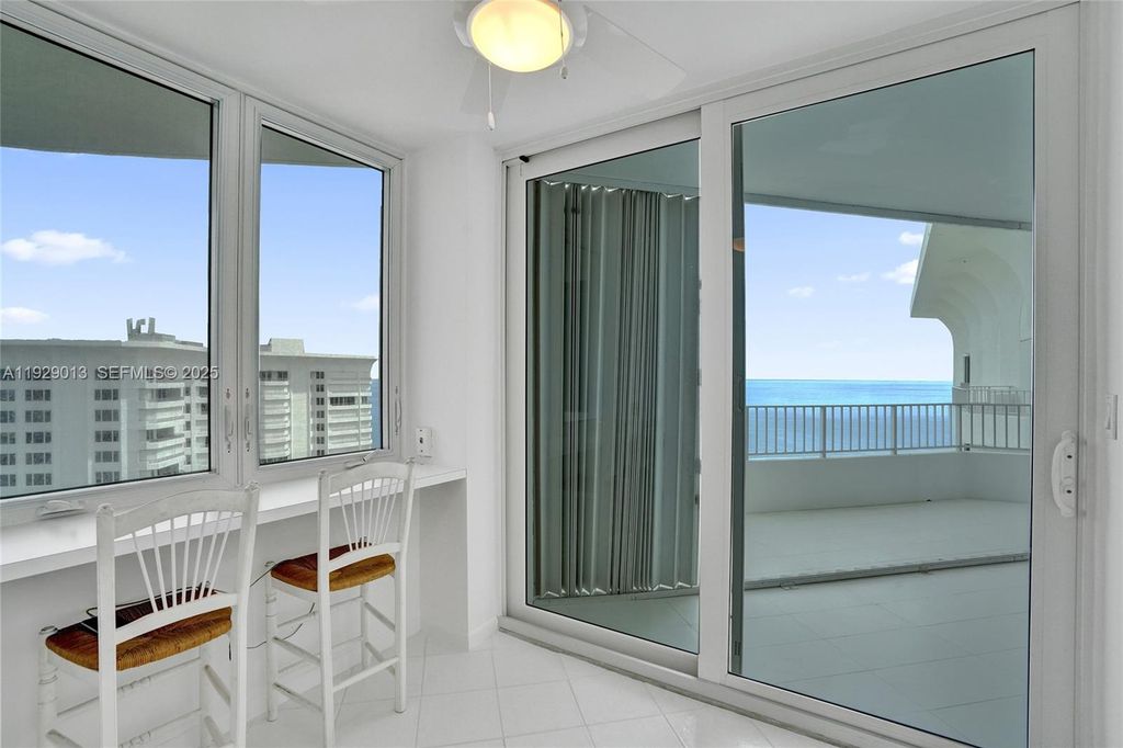 Image 8 of property listing at 550 S Ocean Blvd Ph-05, Boca Raton, FL 33432