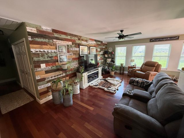 665 N 700 W, Hobart, IN 46342