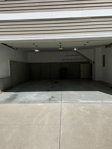 6399 Oak Creek Drive, Pleasant Hill, IA 50327