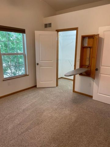6399 Oak Creek Drive, Pleasant Hill, IA 50327