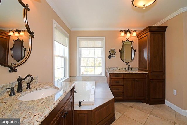 615 GLEN MEADOW RD, Richboro, PA 18954