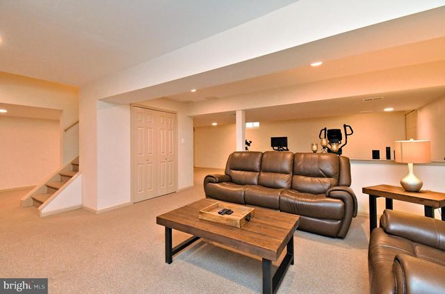 615 GLEN MEADOW RD, Richboro, PA 18954