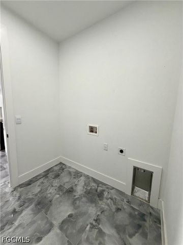 490 Christopher CT, Labelle, FL 33935
